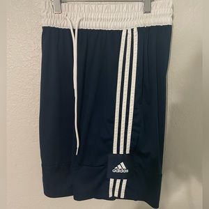 Men’s S Adidas Basketball Club Shorts